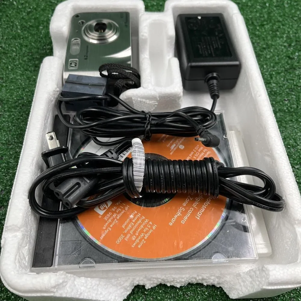 HP PhotoSmart R707 5.1MP Digital‎ Camera With HP Instant Share For Parts